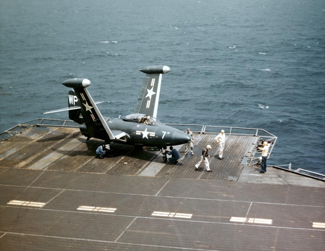 Aircraft Photo of 126277, Grumman DF-9E Panther, USA - Navy