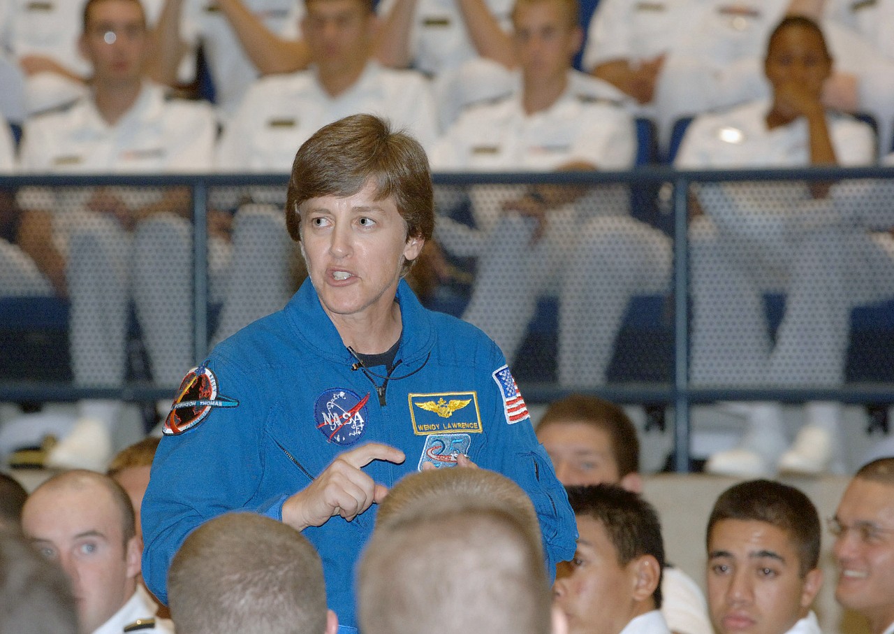 330-CFD-DN-SD-07-17815:   Captain Wendy Lawrence, USN, (Retired), 2006.   Lawrence, also a National Aeronautics and Space Administration (NASA) Mission Specialist, addresses U.S. Naval Academy, Annapolis, Maryland, on September 6, 2006.   Captain Lawrence was the guest speaker at the Academy’s Forrestal Lecture in conjunction with the “30 Years of Women at the U.S. Naval Academy Conference” commemorating 30 years of men and women training together.  Photographed by Shannon O’Conner, September 6, 2006.   Official U.S. Navy Photograph, now in the collections of the National Archives.  
