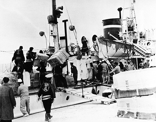 330-PS-9308-2: U.S. Navy Aids Japanese Fire Victims, December 1958. Koniya, Japan. Shown: U.S. Navy supplies being loaded off from a Japanese civilian ship to assist the people afflicted by the fire. Official U.S. Navy Photograph, now in the coll...