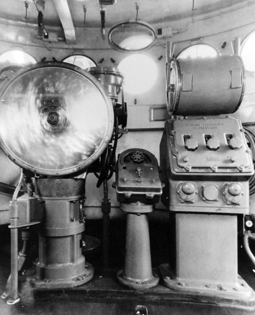 80-G-1049799:   USS Fletcher (DD-445), 1942.   Interior view of bridge showing wheel and helm while at Federal Shipbuilding and Drydock Company, Kearny, New Jersey, 1942.   Official U.S. Navy Photograph, now in the collections of the National Archives.  (2017/09/19).  
