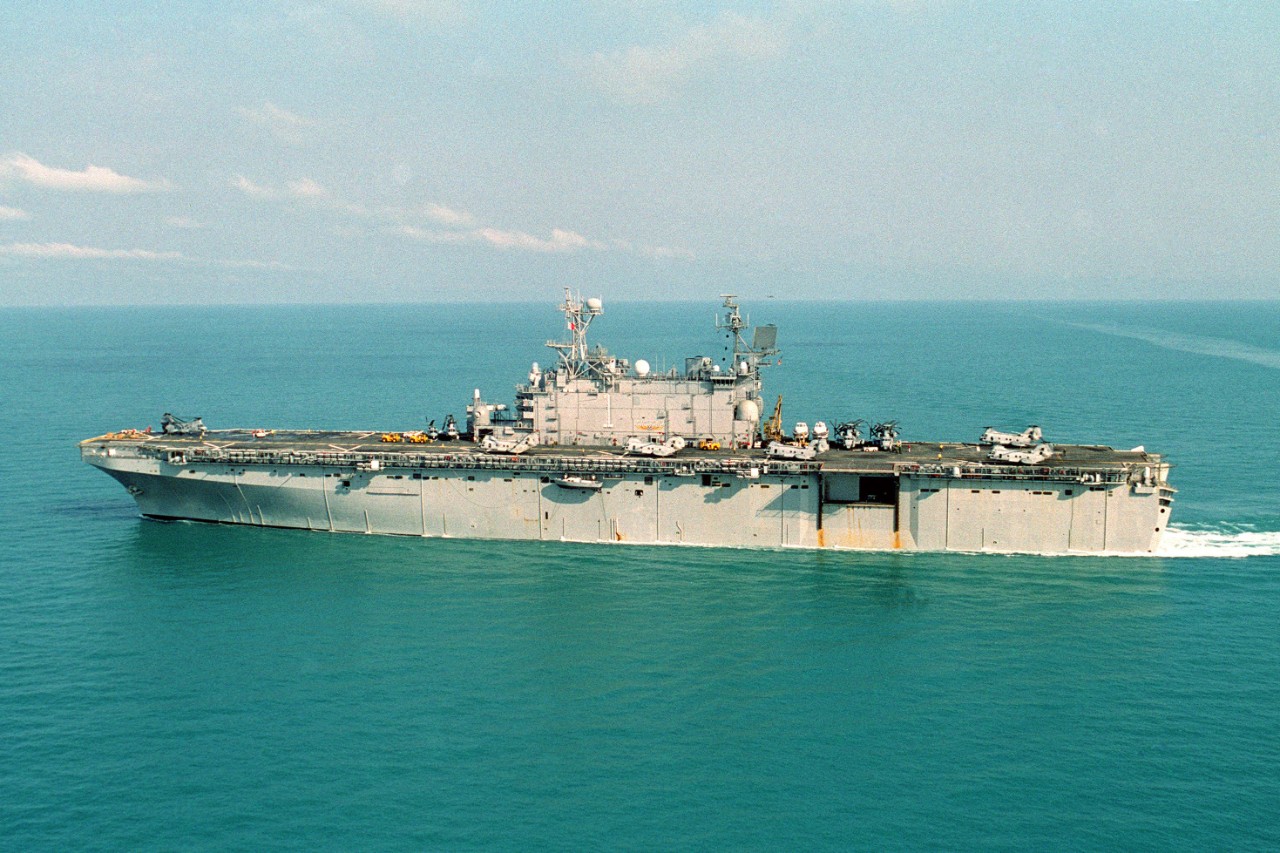 330-CFD-DN-SD-02-11628:    USS Tarawa (LHA-1), September 2000.   Port side view of the amphibious assault ship while underway on deployment to the Western Pacific, September 7, 2000.   Photographed by PH1 David Miller, USN.   Official U.S. Navy photograph, now in the collections of the National Archives.  