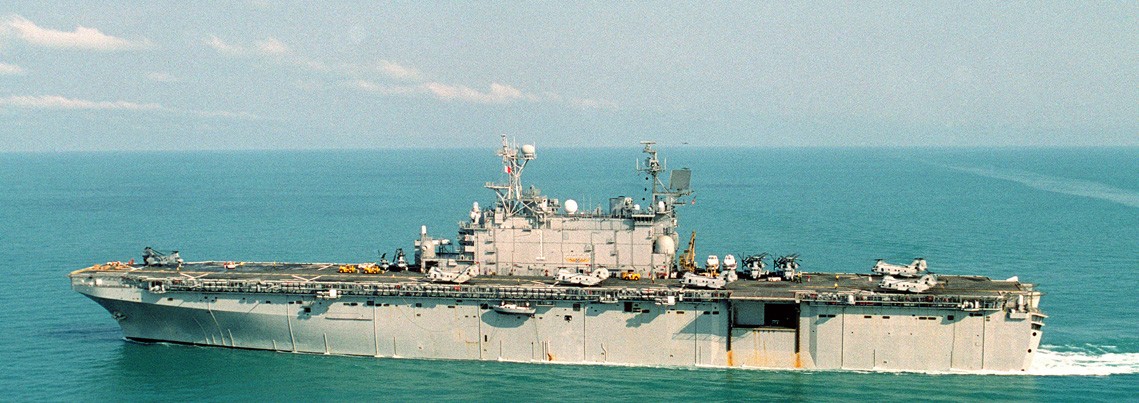 <p>NMUSN_Ships_Tarawa_Lead Image:&nbsp; &nbsp; Port view of the amphibious assault ship while underway in the Pacific, September 2000.&nbsp;&nbsp;</p>

