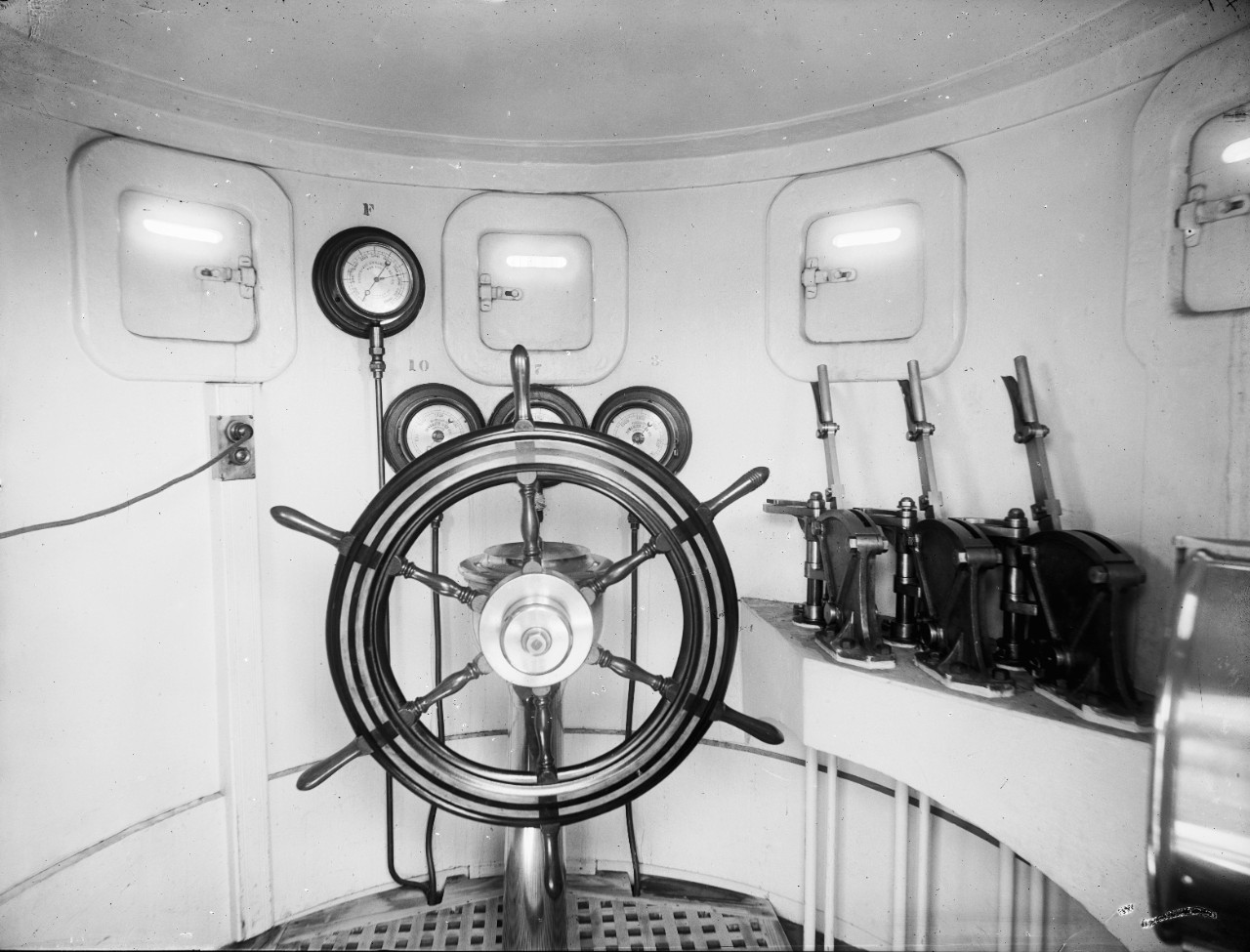 LC-DIG-DET-4a13993:  USS Vesuvius, 1890s.    U.S. Navy dynamite gun cruiser USS Vesuvius, interior view of the conning tower.  Photographed by Detroit Publishing, 1890-1901.  Courtesy of the Library of Congress.   (2015/6/12).