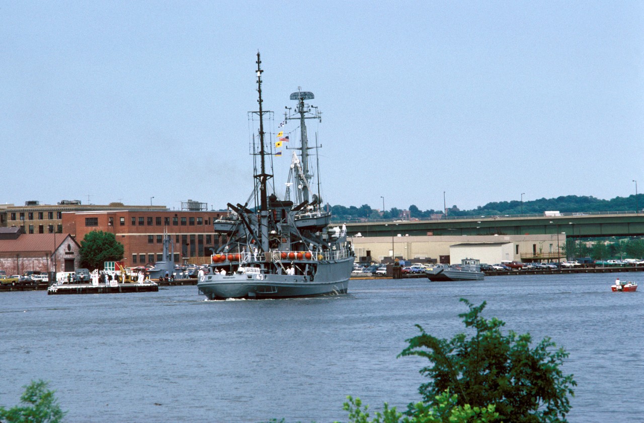 330-CFD-DN-ST-85-10761:   USS Recovery (ARS-43), Washington Navy Yard, 1985.   Starboard quarter view of the salvage ship approaching a pier at the Washington Navy Yard, May 31, 1985.  Photographed by PH1 Douglas P. Tesner, USN.   Official U.S. Navy Photograph, now in the collections of the National Archives.   
