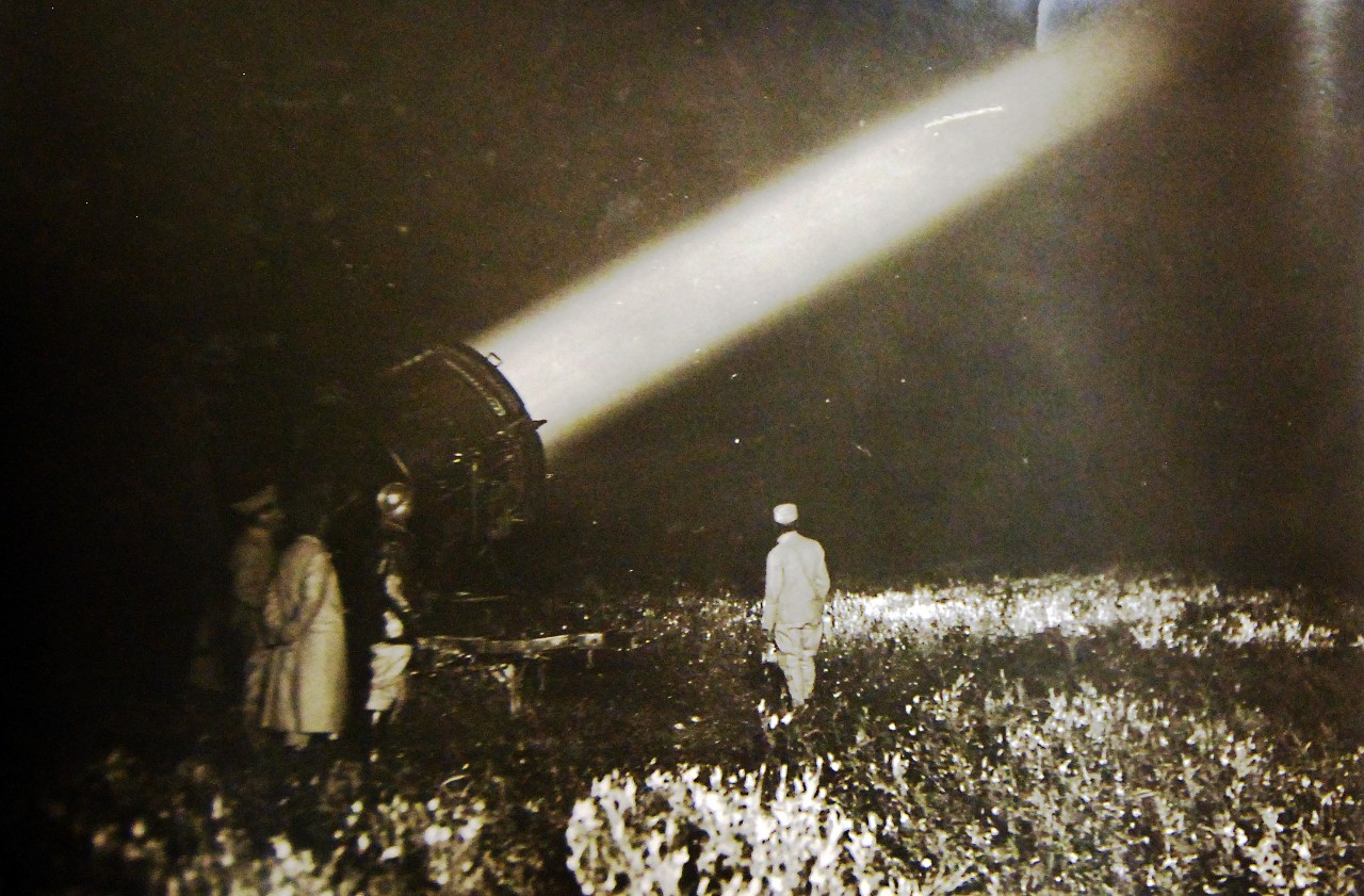 <p>Lot-6411-Box-1-12: WWI: Personnel: French. Searchlight for aircraft and lighter-than-air aircraft.</p>
