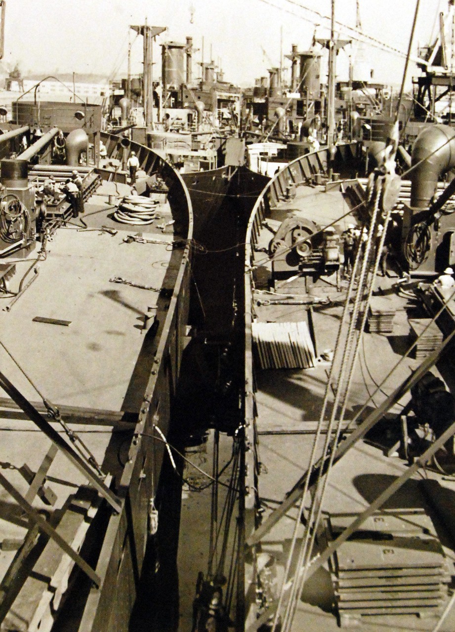 <p>Lot-9436-12: Merchant Ships: Liberty. Around the Clock at a U.S Shipyard.</p>
