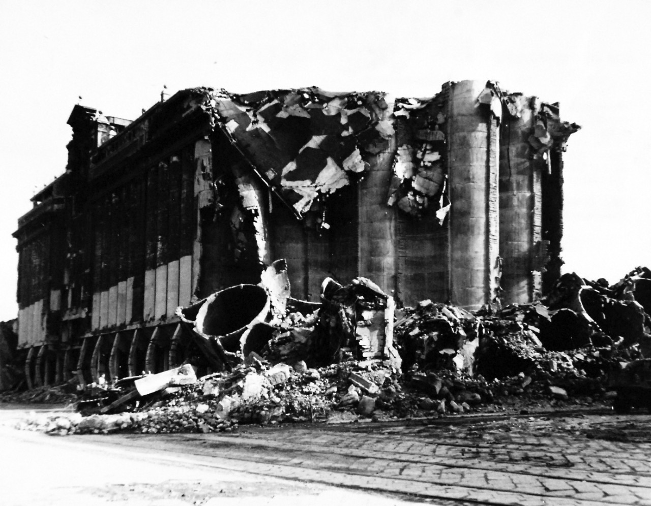 80-G-54363:  Naples, Italy, September 1943.   Damage to the city during that month’s military action.    A German demolished building on the waterfront.   Photograph released November 4, 1943.  Official U.S. Navy photograph, now in the collections of the National Archives.  (2016/06/28).