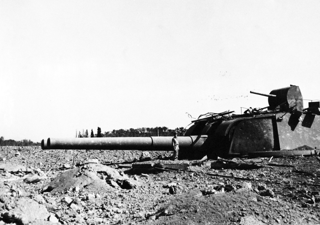 80-G-364091:   Invasion of Southern France, Marseille, August 1944.   Defense posts set up with heavy guns at Marseilles, France.   Taken by crew of USS Catoctin (AGC-5).  Photograph received on 2 April 1946.   Official U.S. Navy Photograph, now in the collections of the National Archives.  (2014/7/10).