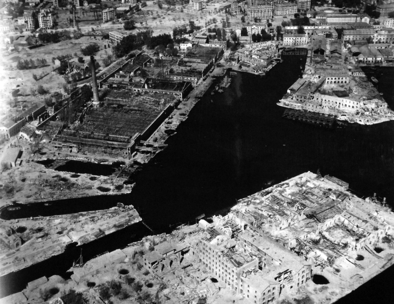 80-G-364007:  Invasion of Southern France, Toulon, August 1944.   Aerial view of the destruction to the harbor and installations at Toulon, France.  Taken by crew of USS Catoctin   (AGC 5).  Photograph received on 2 April 1946.   Official U.S. Navy Photograph, now in the collections of the National Archives.  (2014/7/10).