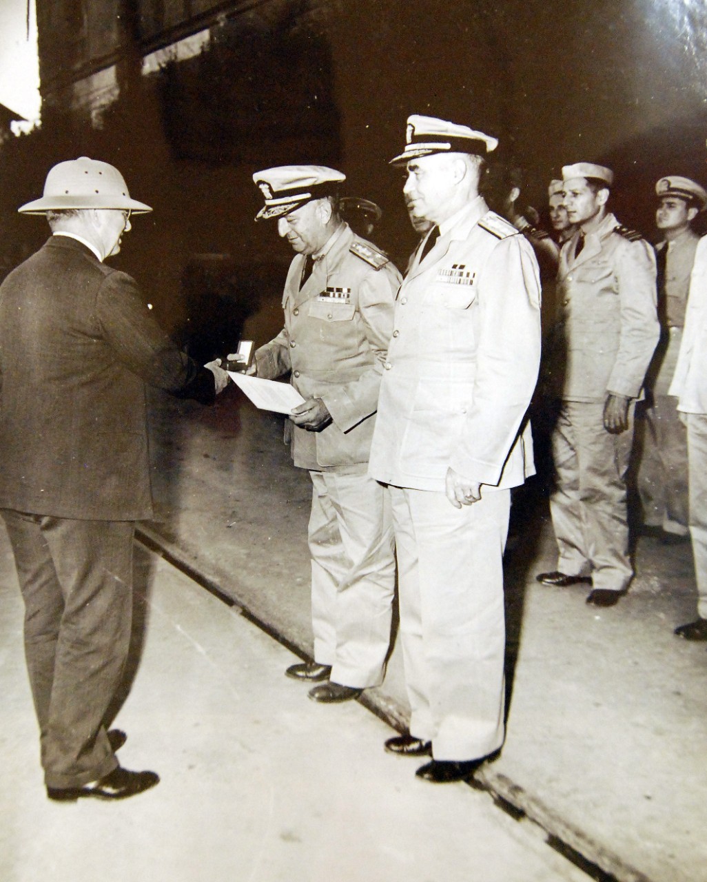 <p>LC-Lot-4263-15: Secretary of the Navy Frank Knox presents Vice Admiral H.K. Hewitt the Distinguished Service Medal, though not identified, the Medal was probably the U.S. Army Distinguished Service Medal for Operation Torch, November 1942.&nbsp;</p>
