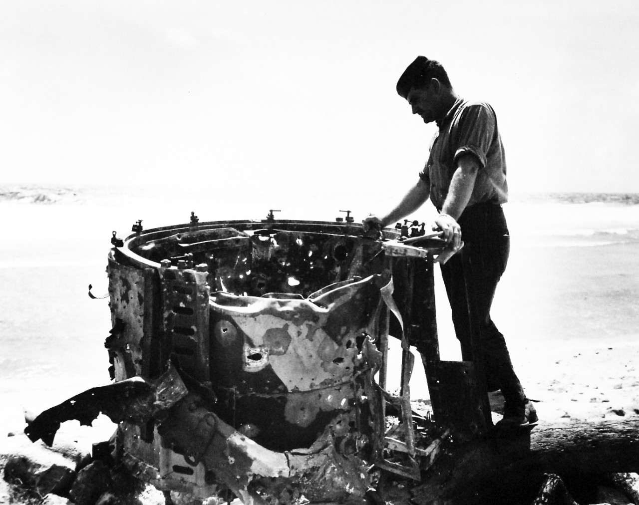 80-G-46526:  Operation Flintlock, January-February 1944.  Wreckage of Japanese searchlight found at the eastern end of Kwajalein Island, Marshall Islands.   Released September 19, 1944.  Official  U.S. Navy Photograph, now in the collections of the National Archives.  (2016/06/07).