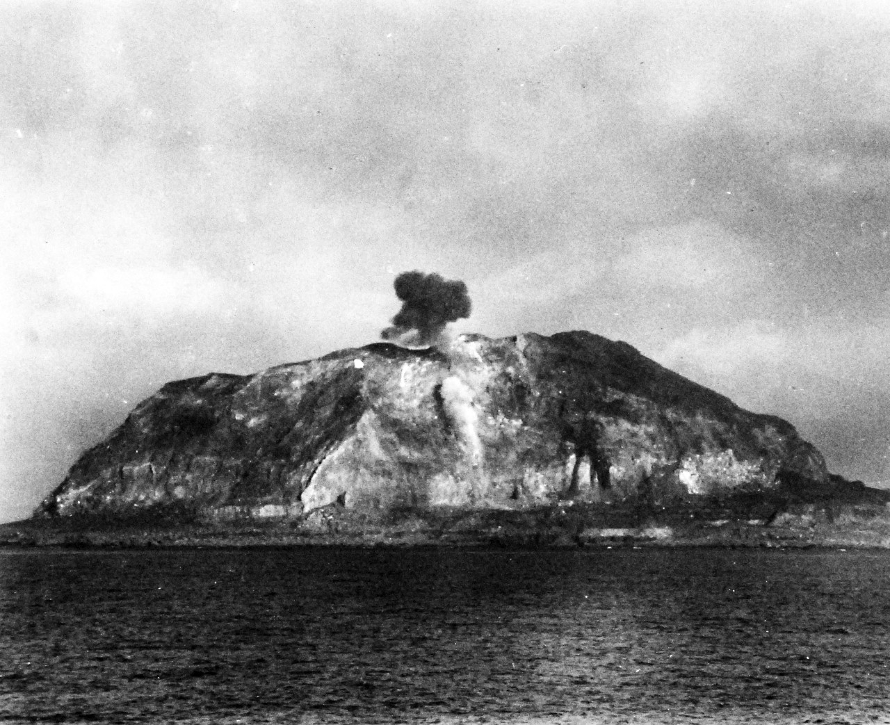 80-G-307246: Battle for Iwo Jima, February 19, 1945.  Planes strafing Iwo Jima with rockets, as seen from USS Halligan (DD-584). U.S. Official Navy photograph, now in the collections of the National Archives.  (2016/09/06).