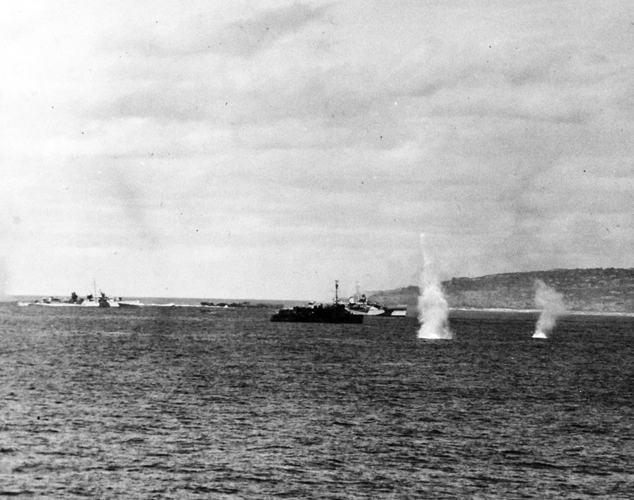80-G-305640:  Battle for Iwo Jima, February-March 1945.  Shells exploding in water off starboard side of small craft off Iwo Jima.  Photographed from USS Arkansas (BB-33), February 18, 1945.  Official U.S. Navy photograph, now in the collections of the National Archives.  (2016/09/06).