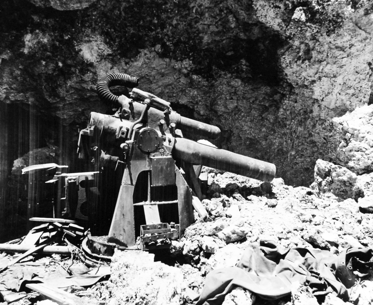 80-G-307741:  Invasion of Saipan, June-July 1944.  Japanese guns captured on Saipan Island after U.S. invasion, short 20mm gun.  Photograph received March 20, 1945.      Official U.S. Navy Photograph, now in the collections of the U.S. Navy.  (2017/04/11).  