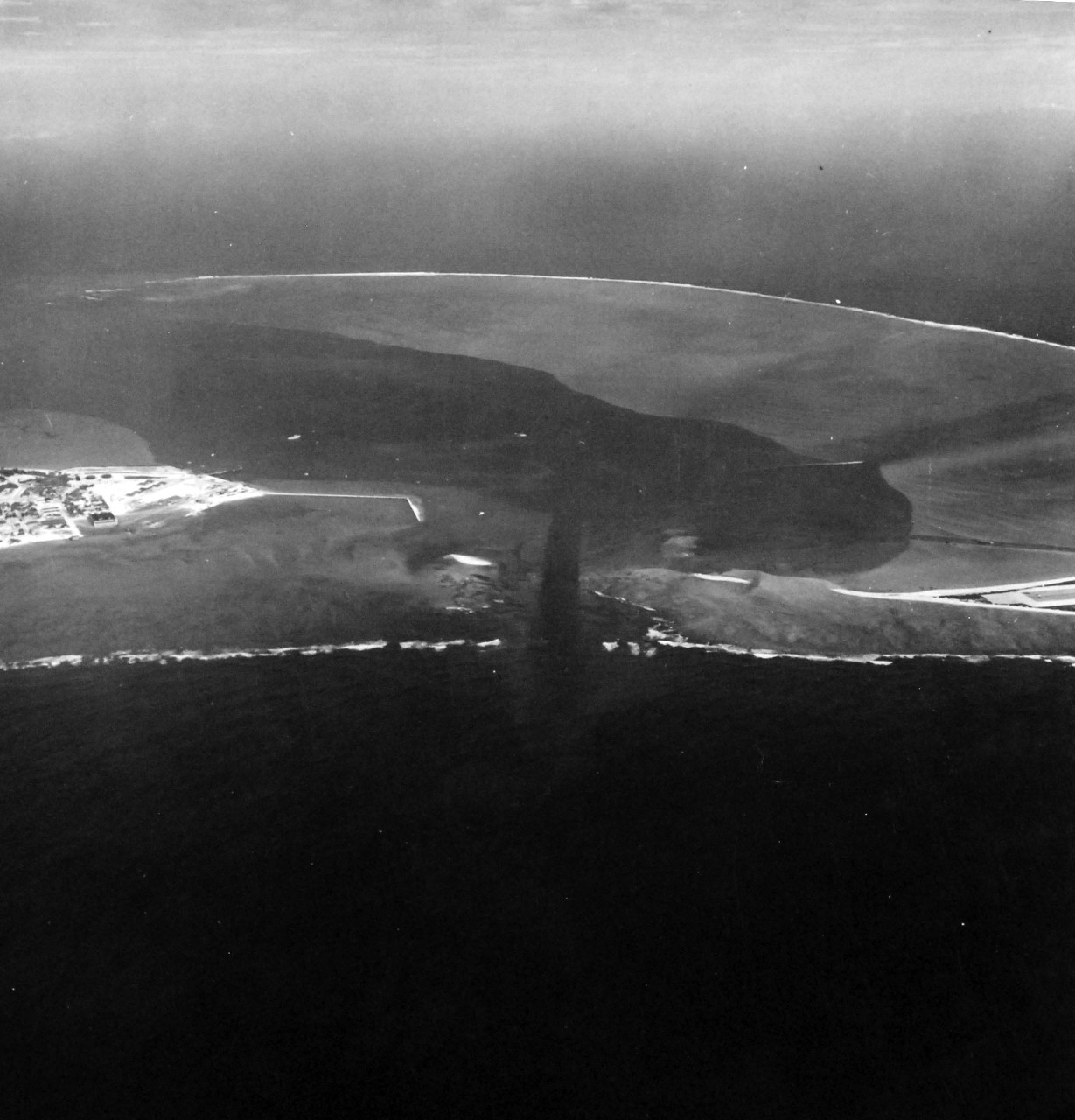 80-G-451087:  Midway Islands, November 1941:  Channel between Eastern with Sand Island, looking North.  Photographed by Wolf, November 24, 1941.   U.S. Navy photograph, now in the collections of the National Archives.   (2015/11/03).