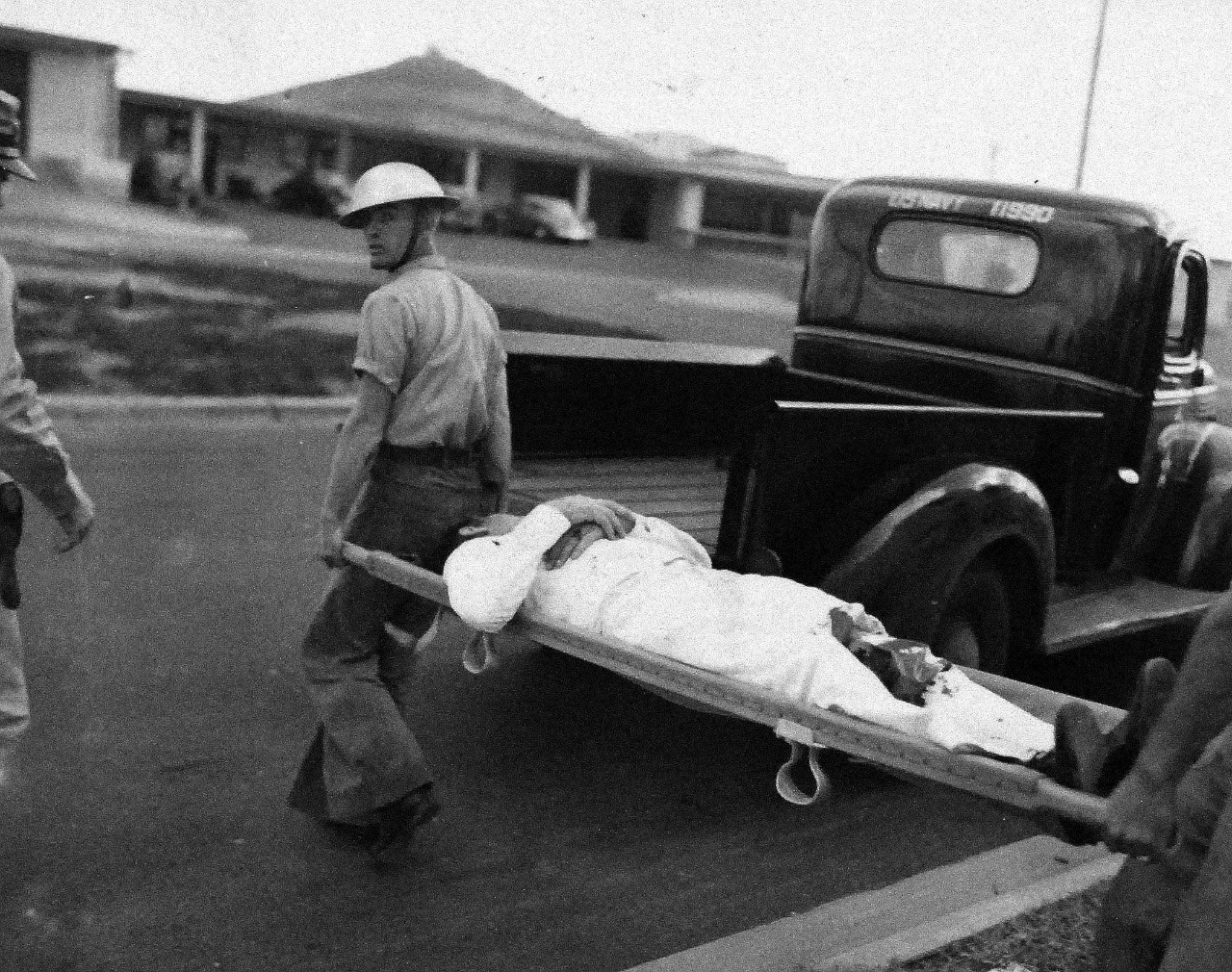 <p>80-G-77625: Japanese Attack on Pearl Harbor Attack, 7 December 1941 U.S. Navy sailor injured during Japanese Attack on Pearl Harbor, Territory of Hawaii, being carried to safet. Location: Naval Air Station, Kaneohe Bay, Oahu.&nbsp;</p>
