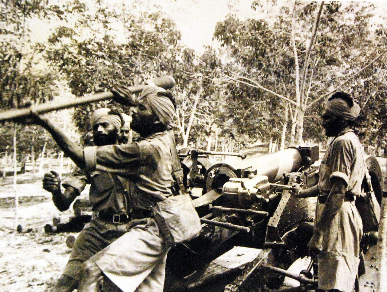 Lot 11612-5: Malayan Campaign, December 1941-January 1942.  Singapore, 1942. The troops defending Malaya, besides British, Scottish, Australian and Malayan units, including Indian troops.  Photograph shows Indian gunners in training with field artillery.   Office of War Information Photograph. Courtesy of the Library of Congress. (2016/01/22).