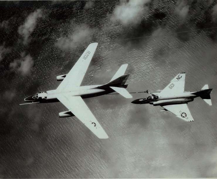 Photo of KA-3B Skywarrior aircraft providing aerial refueling to F-4 Phantom II