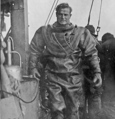 S-4 salvage diver Scott. (UA 57.03)