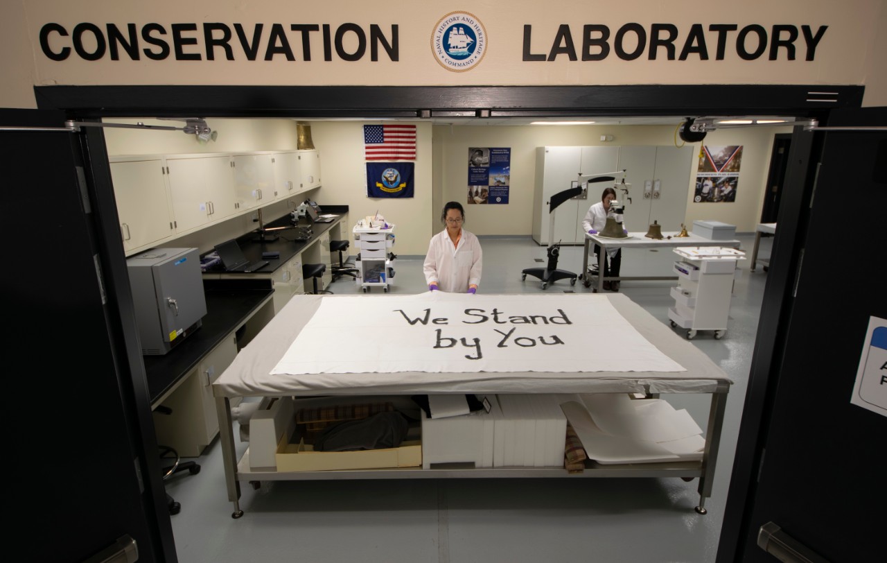 “We Stand by You” bedsheet flown from FGS Lütjens