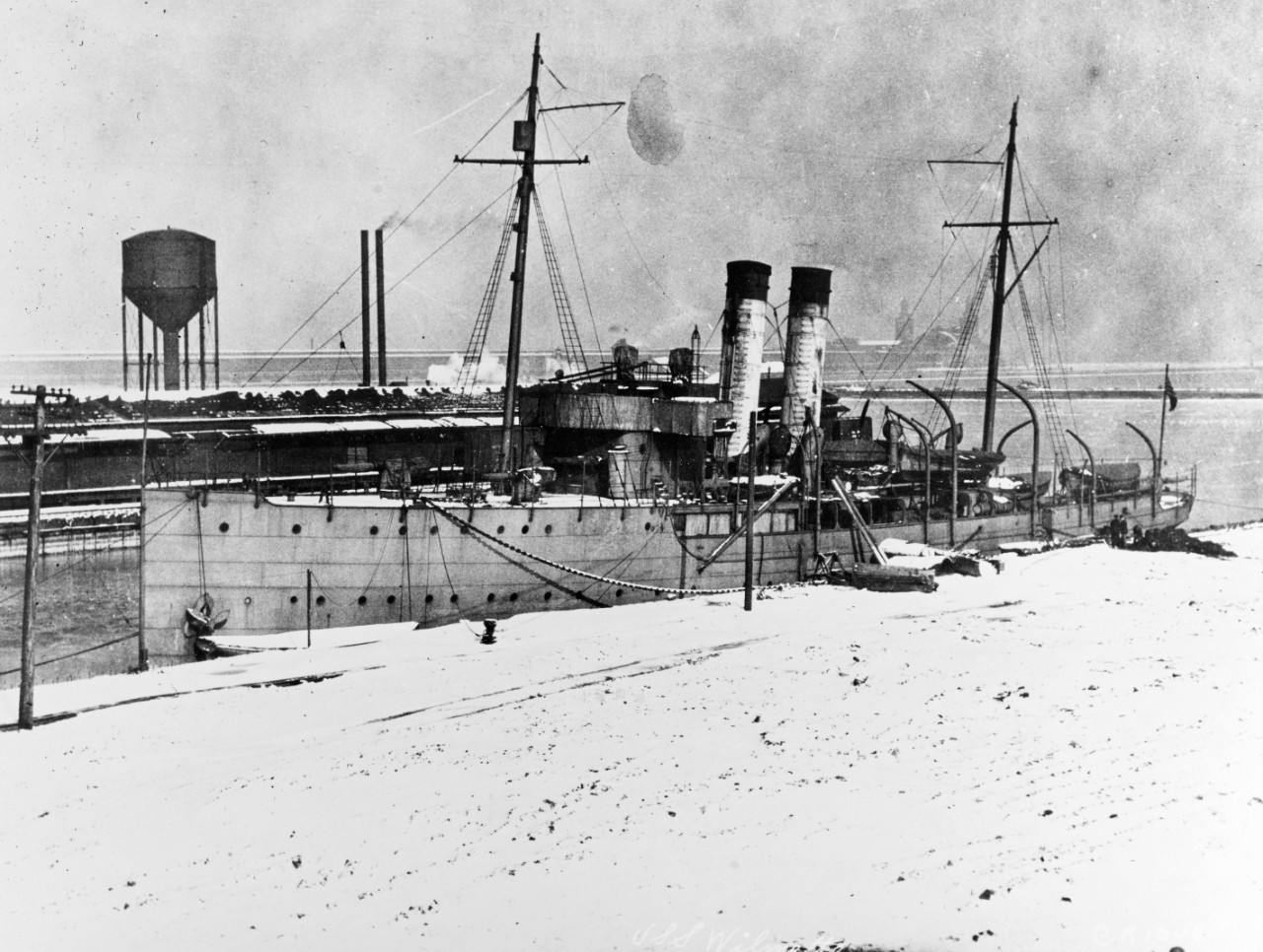 USS Wilmette (IX-29) docked at Chicago, Illinois circa 1918