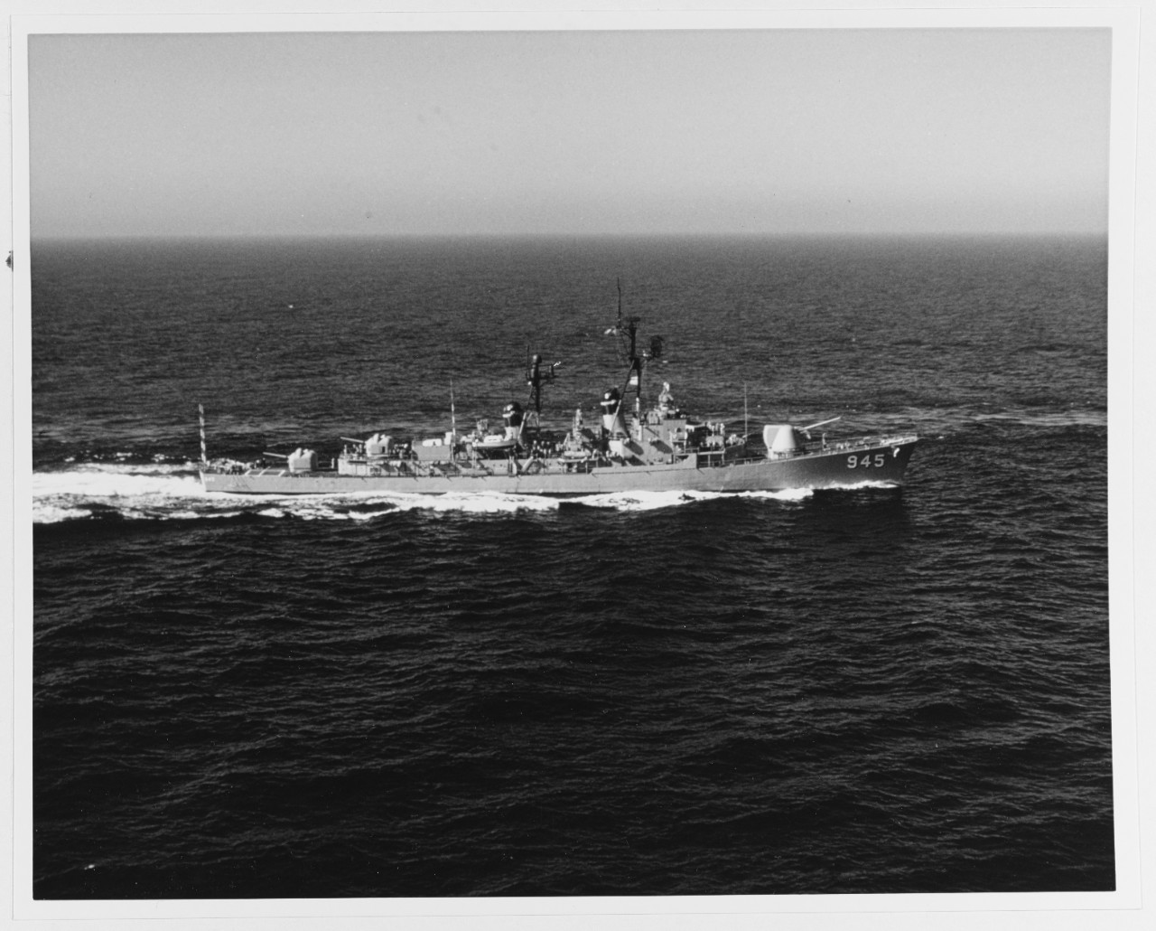 Photo #: K-109549  USS Hull (DD-945)