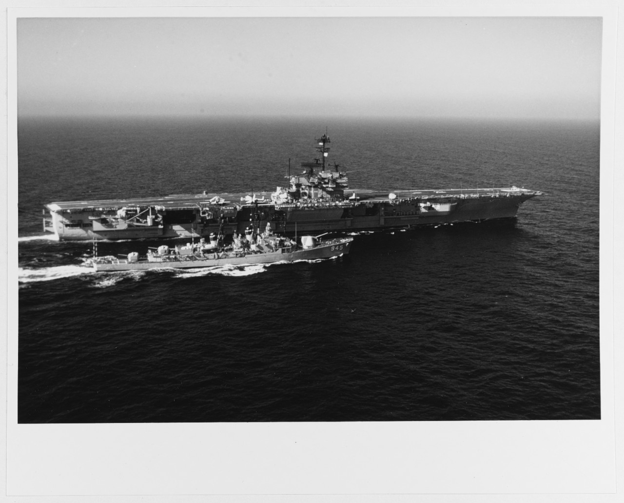 Photo #: K-109550  USS Hull (DD-945)