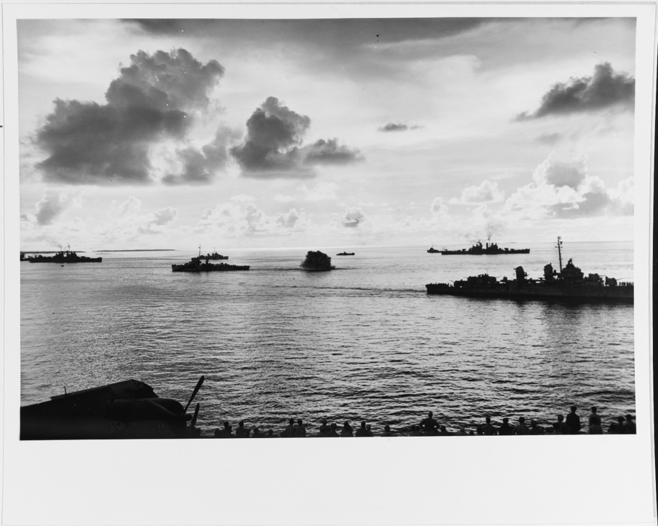 Photo #: 80-G-270650  Loss of USS Mississinewa, 20 November 1944