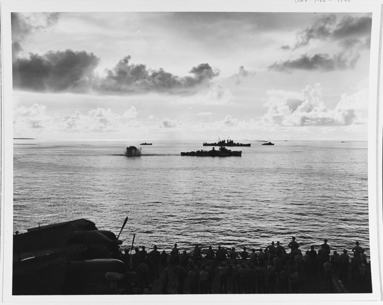 Photo #: 80-G-270659  Loss of USS Mississinewa, 20 November 1944
