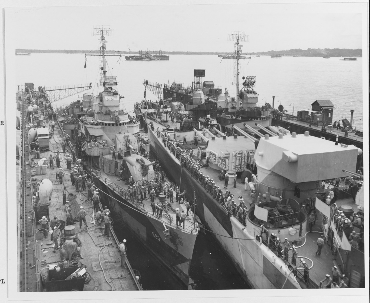 Photo #: 80-G-304096  USS Killen (DD-593) USS Canberra (CA-70) USS Claxton (DD-571)
