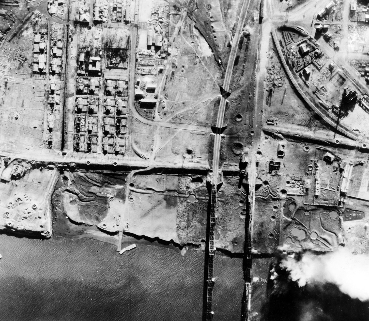 Photo #: 80-G-422115  Attacks on Yalu River Bridges, November 1950