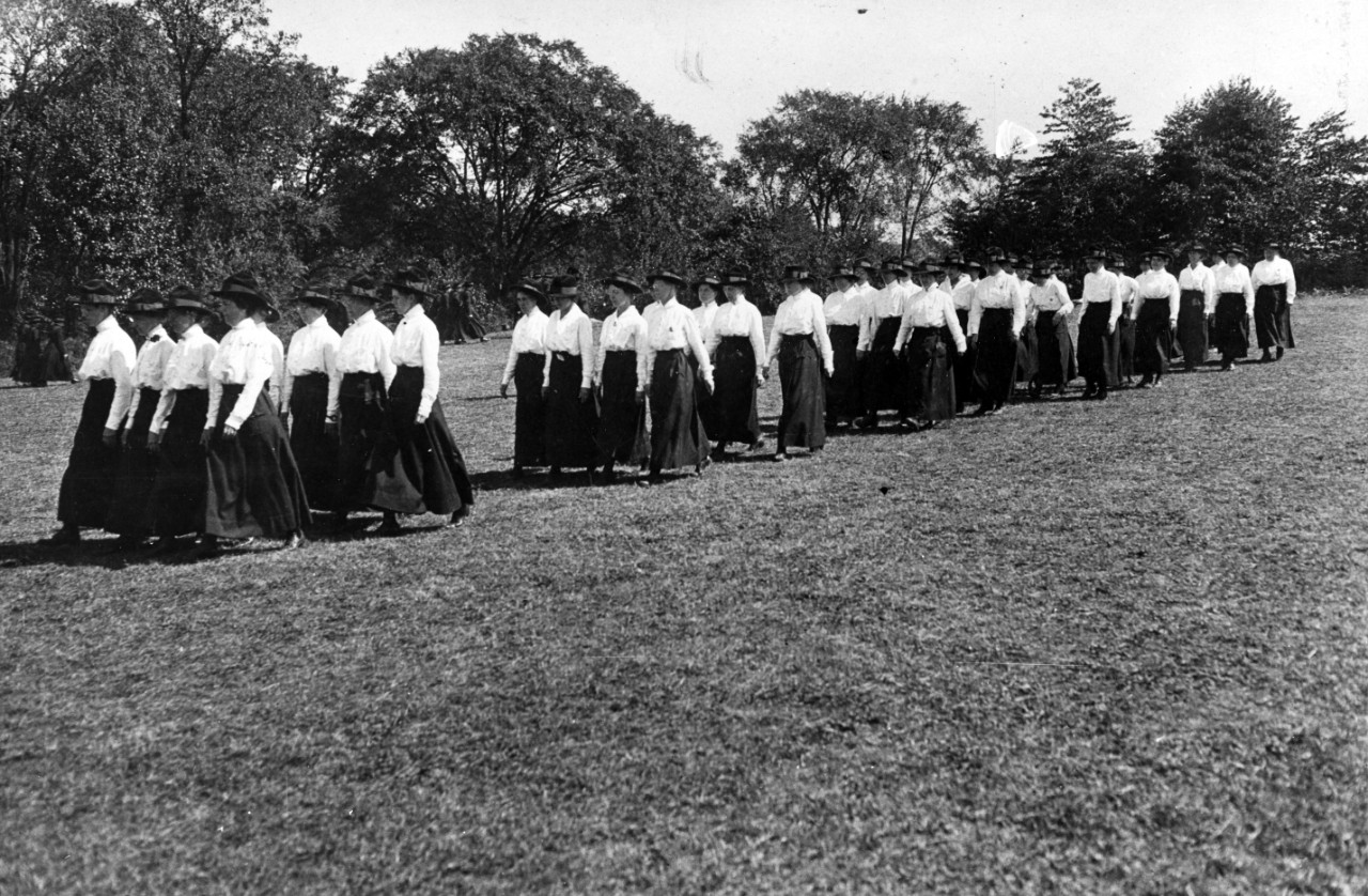 Photo #: 165-WW-344C-4  Nurses marching, 1918