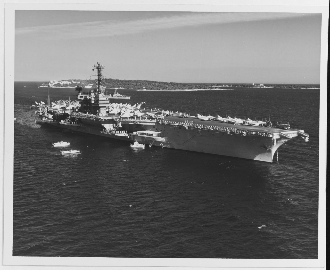 Photo #: USN 1061608  USS Independence (CVA-62)