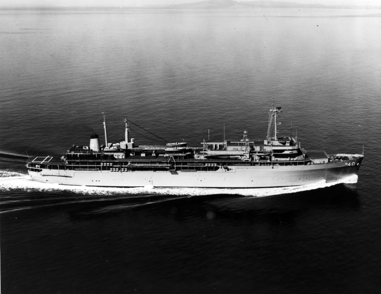 Seattle, Washington - a starboard view of the submarine tender USS Frank Cable, AS-40. 