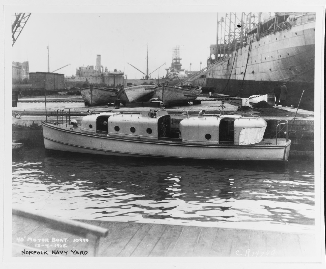 40' motor boat
