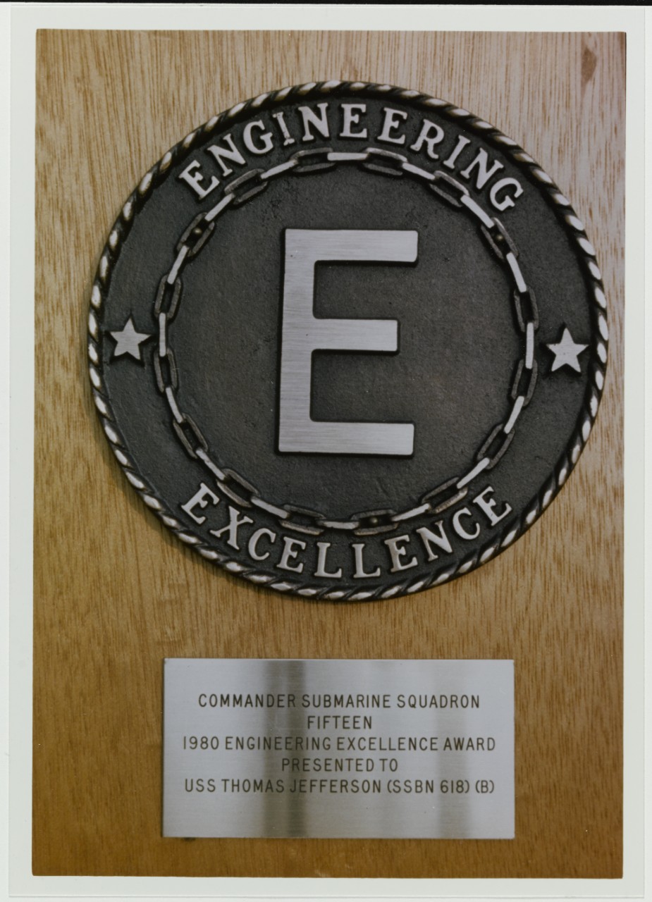 Engineering Excellence "E" Award presented to USS THOMAS JEFFERSON (SSBN-618)