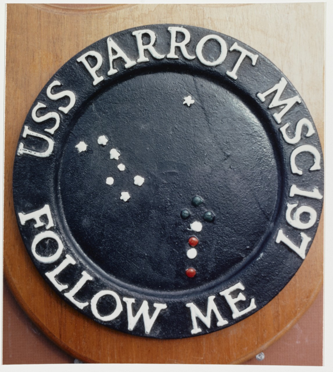 Insignia: USS PARROT (MSC-197) "Follow Me". Plaque received in 1965