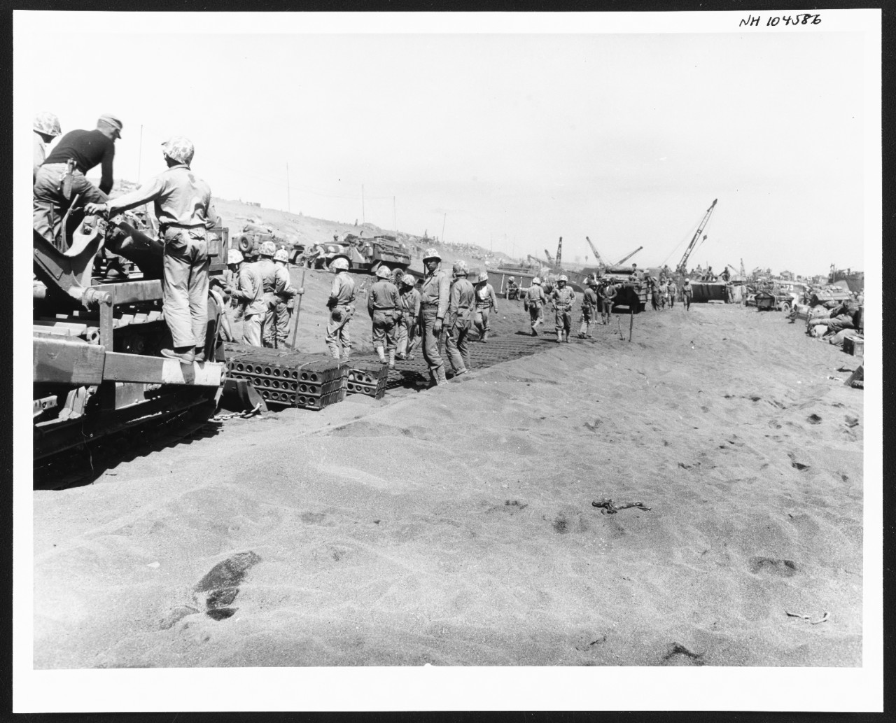 Photo #: NH 104586  Iwo Jima Operation, February-March 1945