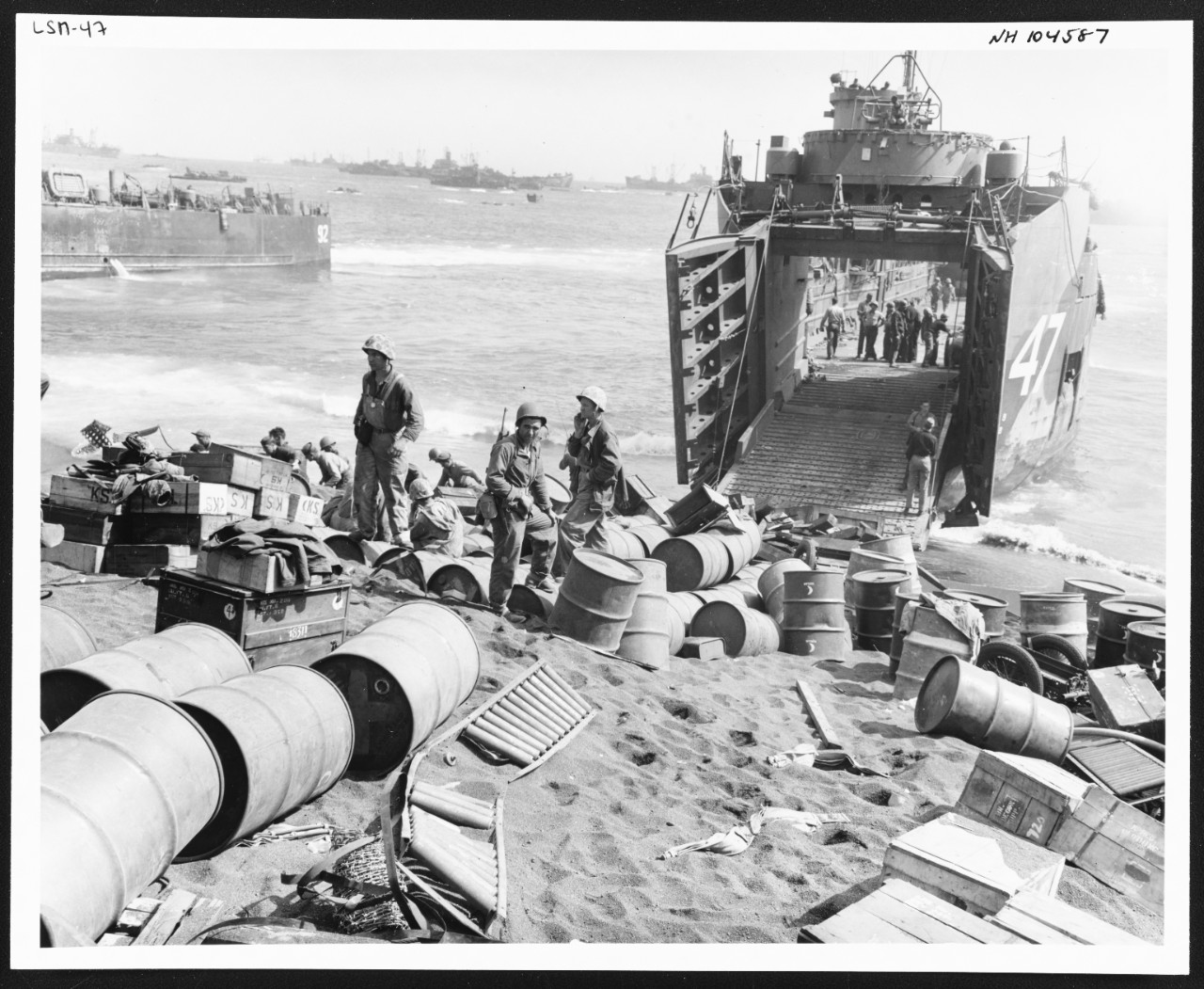 Photo #: NH 104587  Iwo Jima Operation, February-March 1945