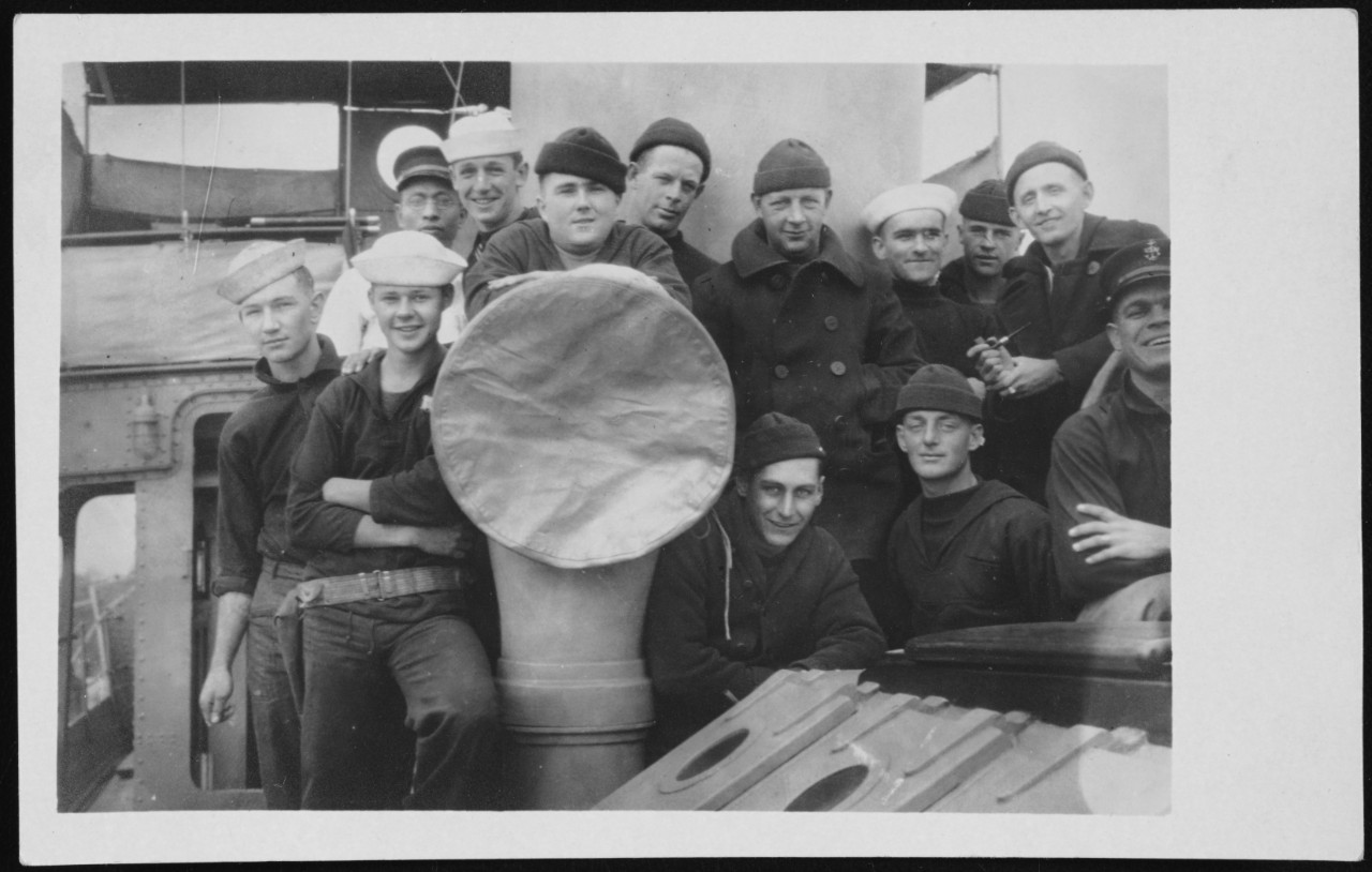 Photo #: NH 107051  Sailors on a U.S. Navy ship, circa 1917