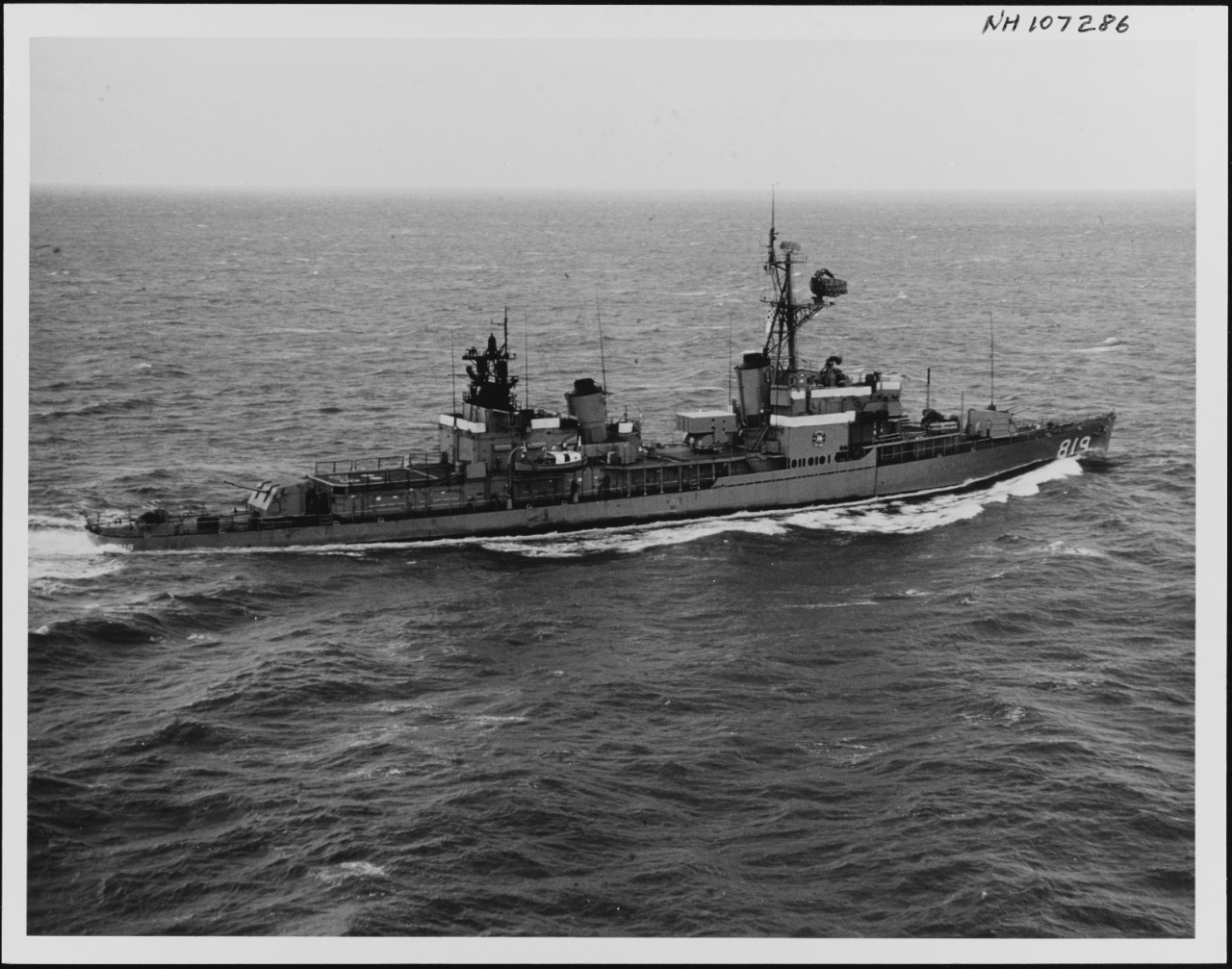 Photo #: NH 107286  USS Holder