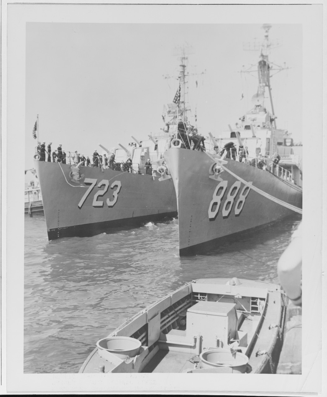 USS STICKELL (DD-888) (1945- ) and USS WALKE (DD-723)
