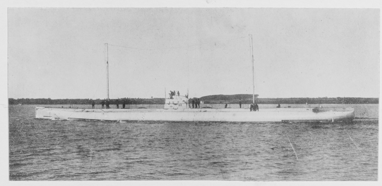 German Mercantile Submarine DEUTSCHLAND arriving New London