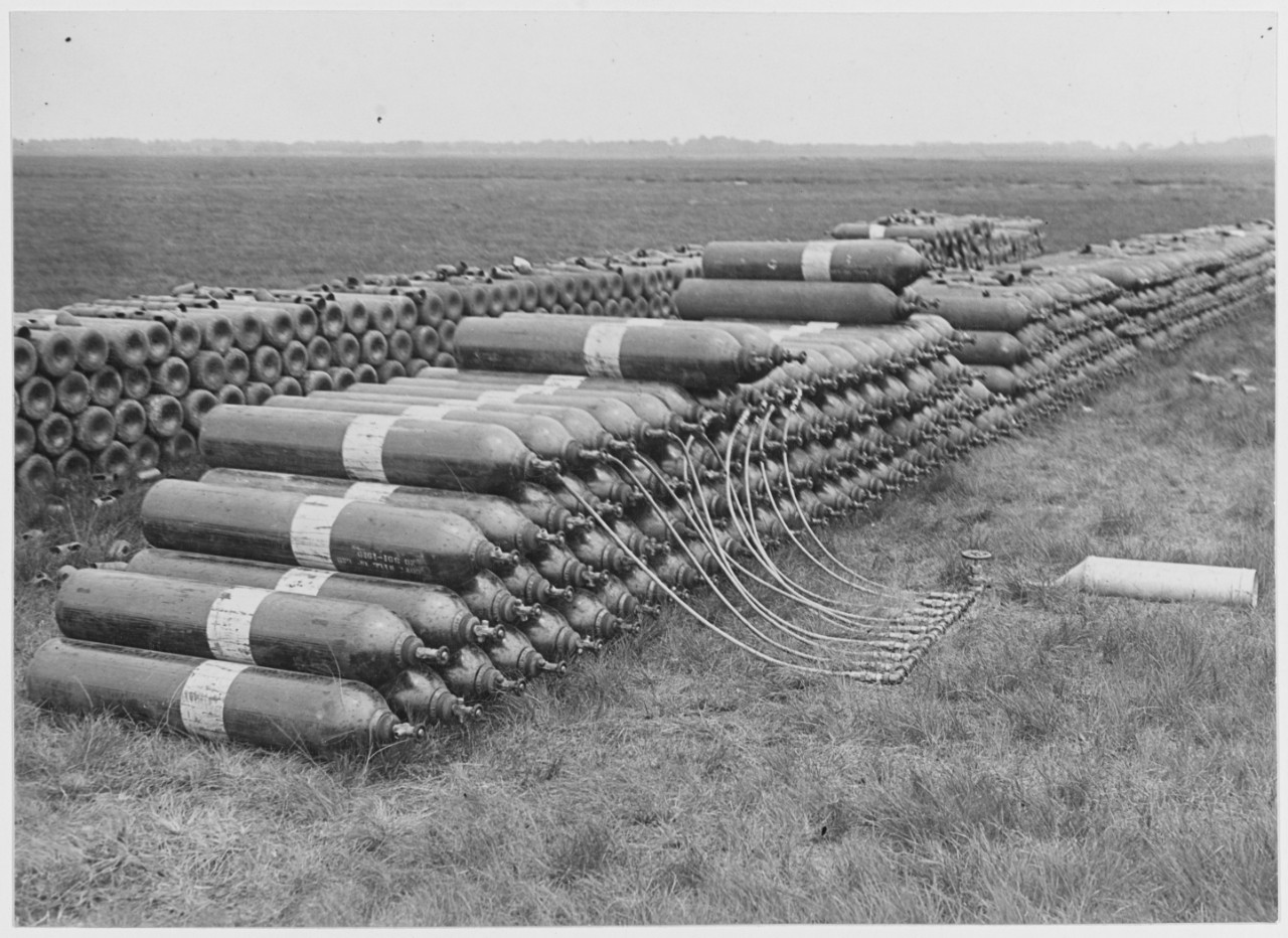 Hydrogen "gas" bottles at Mineola, Long Island, New York, where the R-34 is expected to land