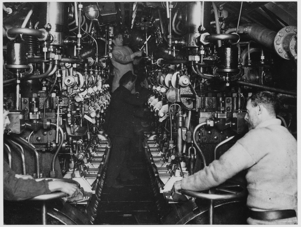 Submarines-main engines