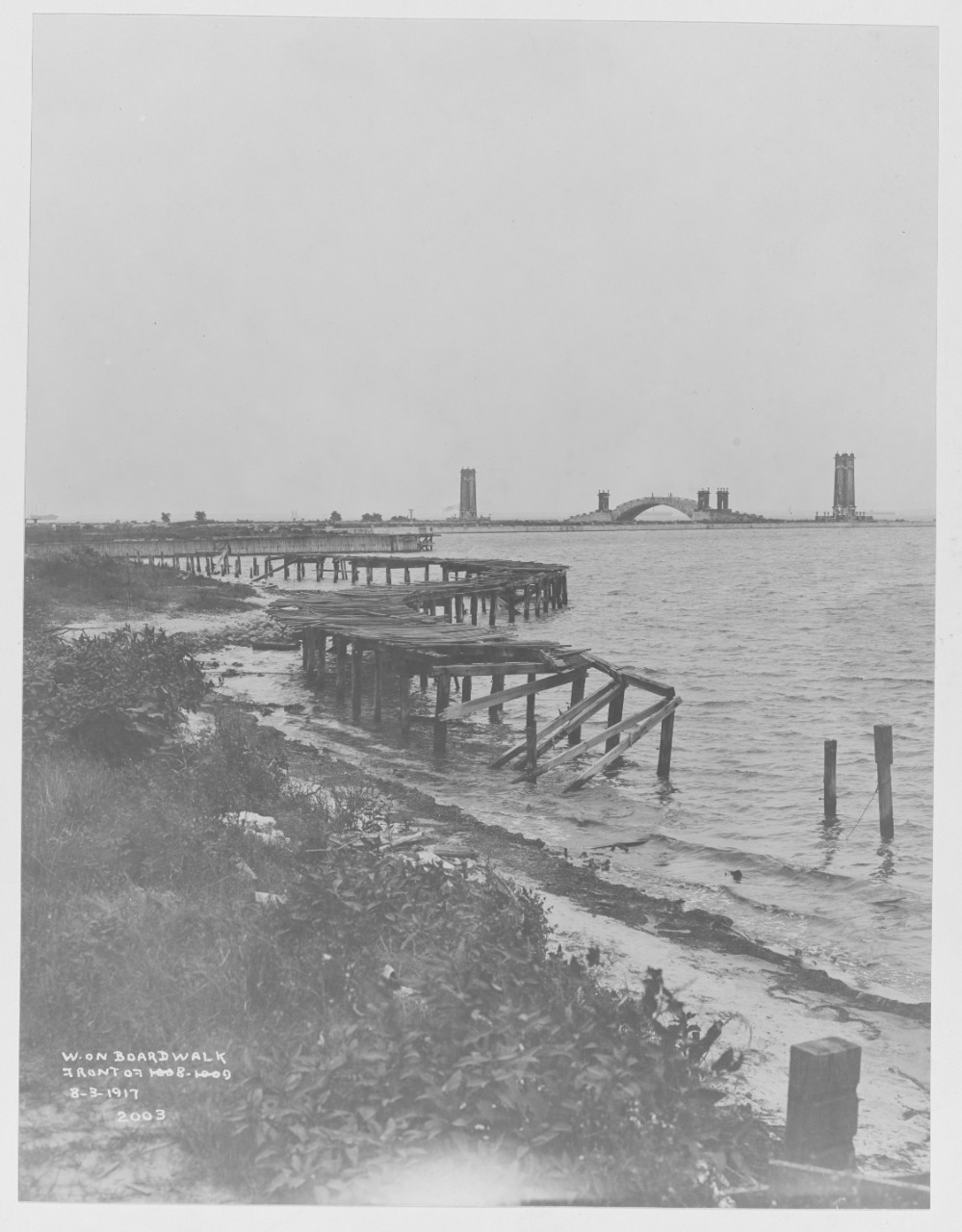 West on boardwalk, showing arch in the background.