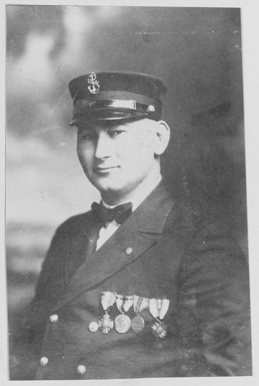 Schaperow W. James H. C. B. M. USN. (Navy Cross)