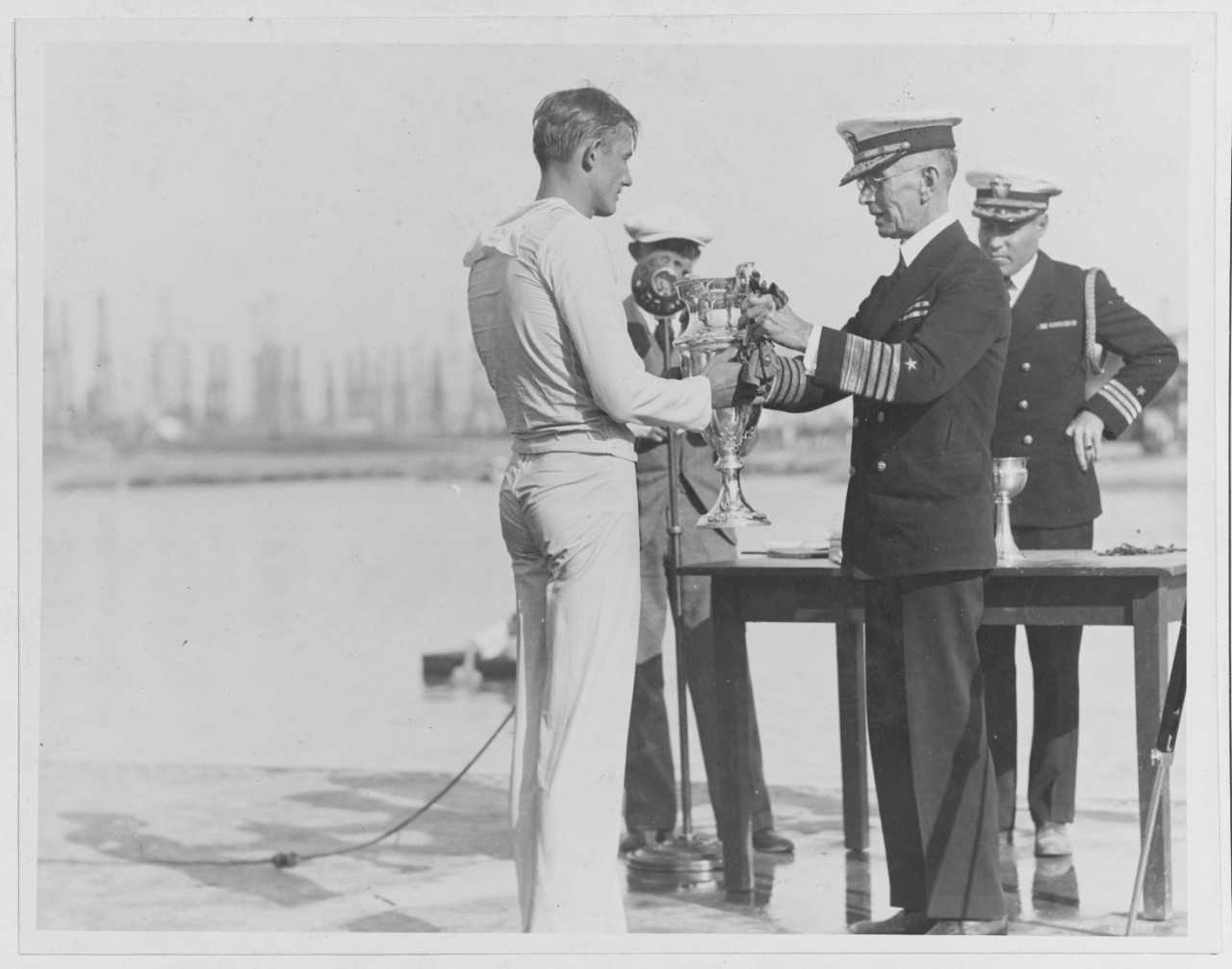 Comdr H. Train right. Admiral Frank H. Schofield, c/c US Fleet -1932.