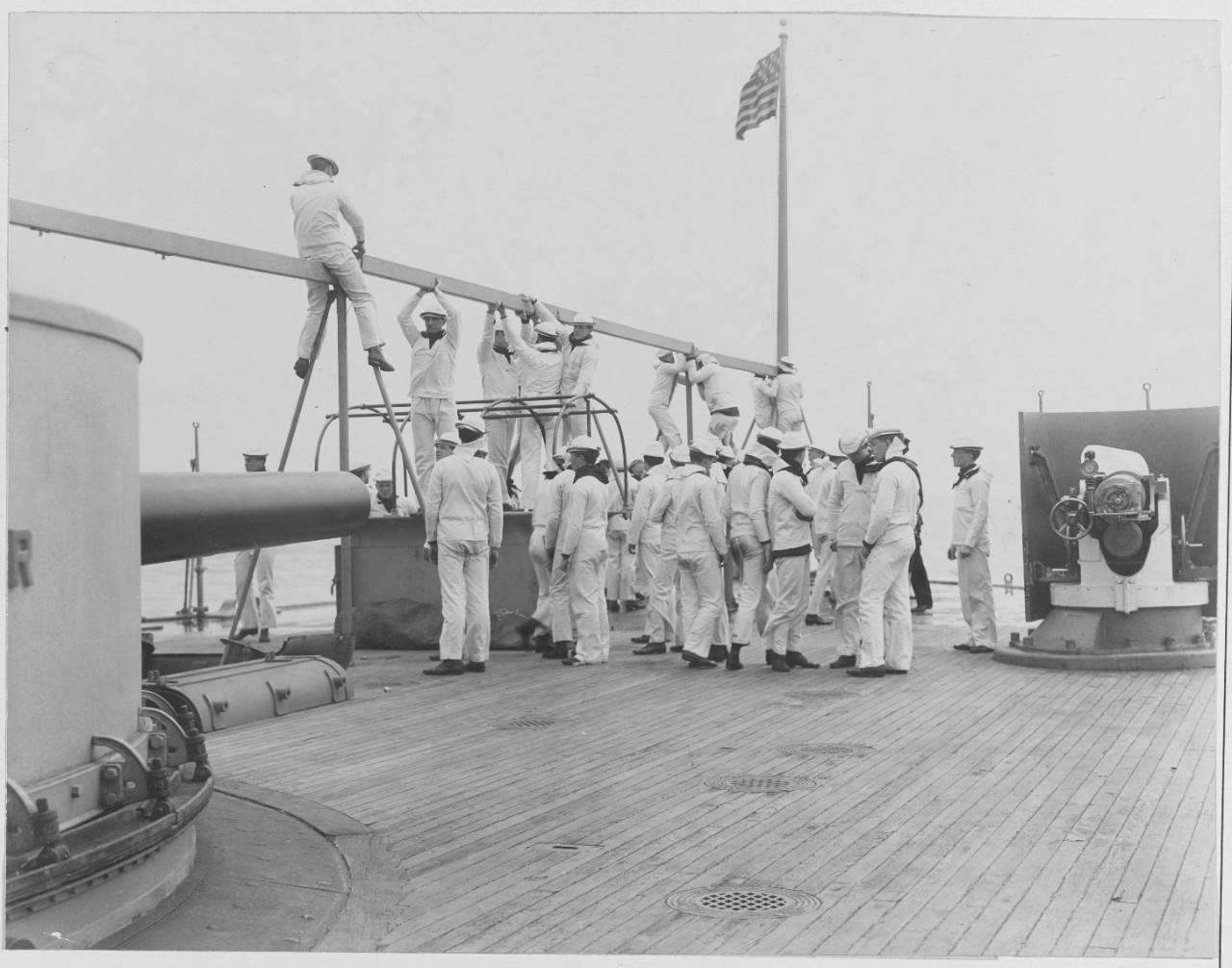 Cleaning ship, class of 1904