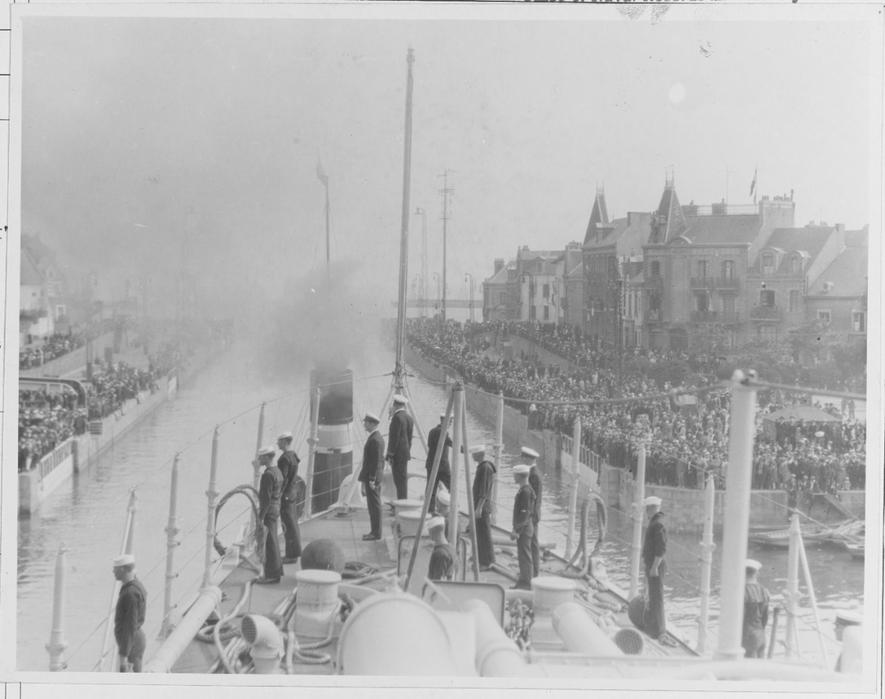 Crowd bidding "Bon Voyage" to USS MEMPHIS leaving St. Nazaire, France for Antwerp, Belgium.